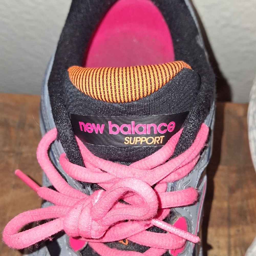 EUC Women's New Balance Running Shoes Size 8 - Picture 2 of 11
